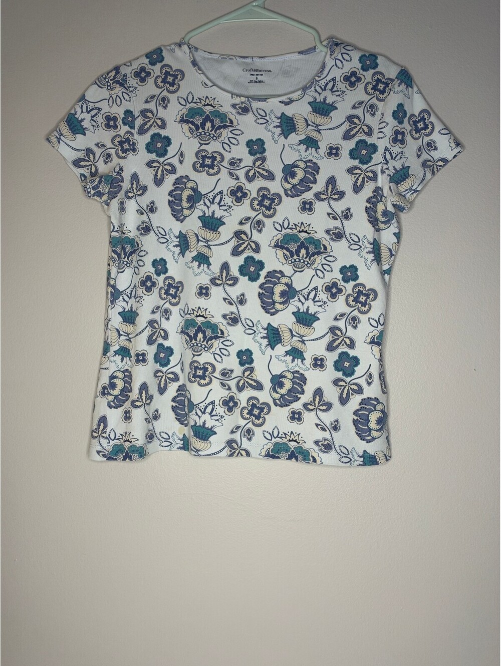 Croft & Barrow women's white blue floral T shirt SMALL